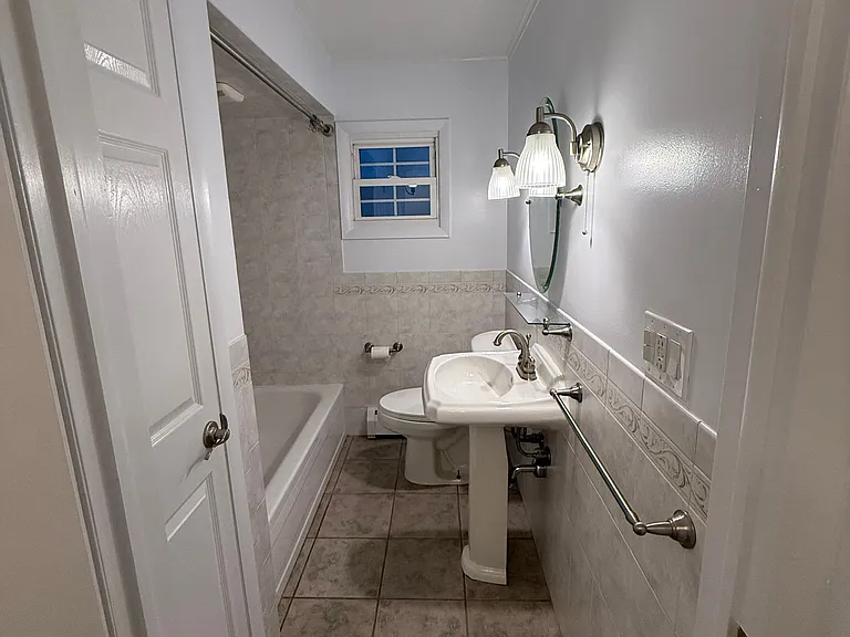 176 James St — Photo 16