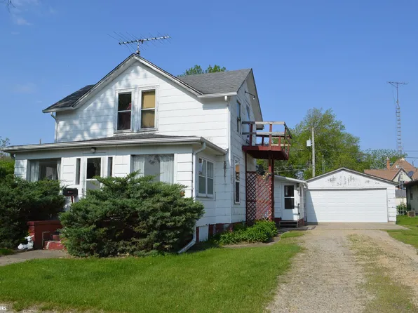 209 3rd St SW, Hampton, IA 50441