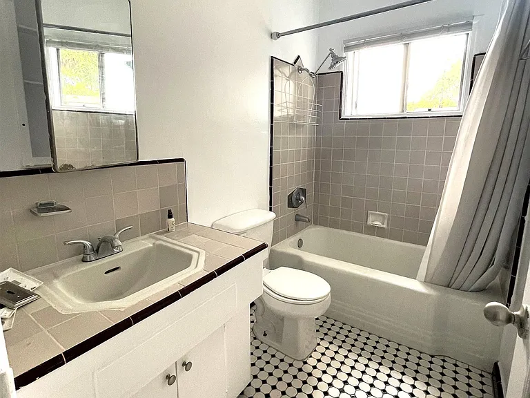 11653 Blix St #5 — Photo 10