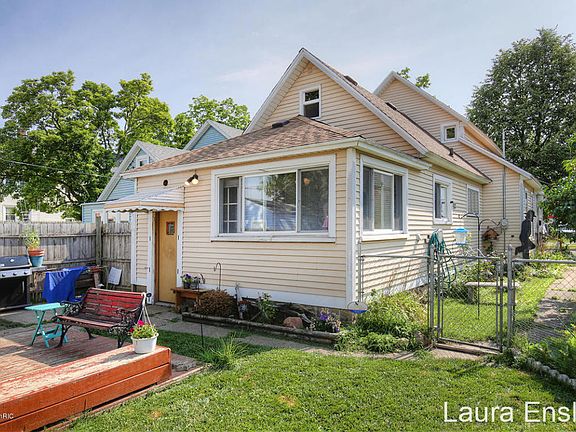 4th image of 1009 Muskegon Ave NW