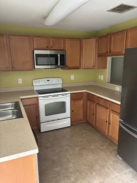 2 bed, 2.5 bath, 1496 sqft, $1,695 — Photo 2