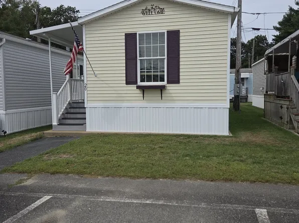 1044 Phillips Rd Trlr 20, New Bedford, MA 02745