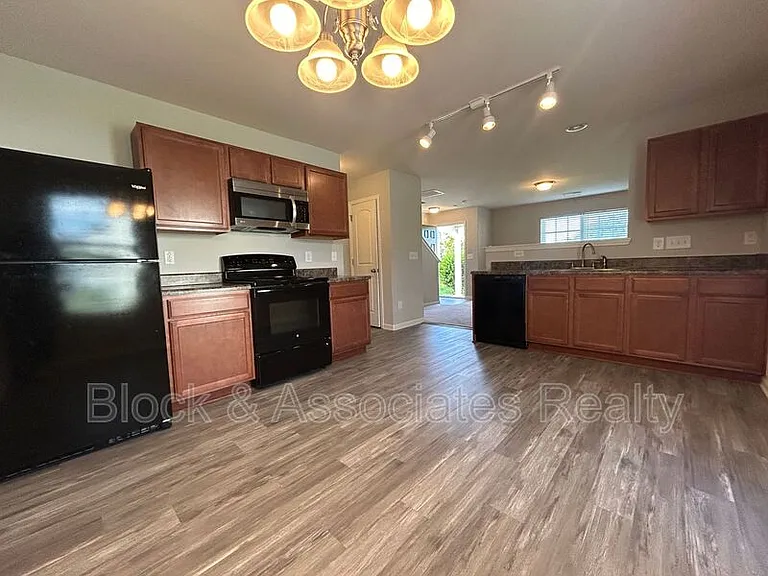 1895 Park Meadow Cir — Photo 3