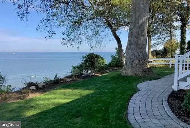 3 bed, 1.0 bath, 1800 sqft, $2,795 — Photo 4