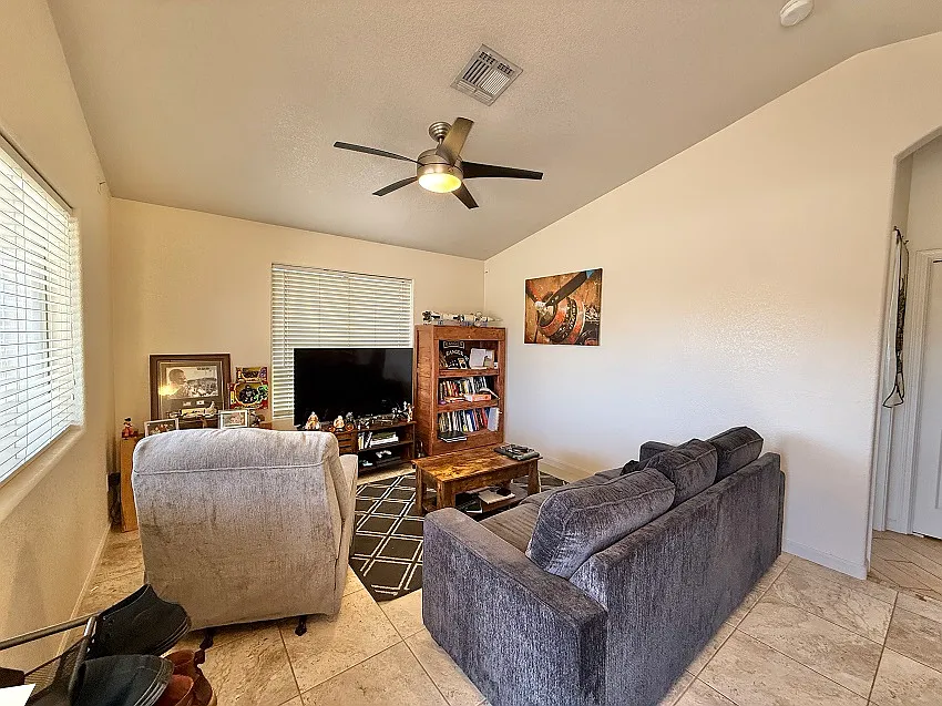 1 bed, 576 sqft, $1,350 — Photo 4