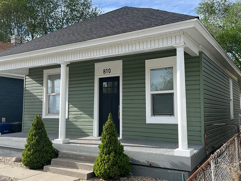 810 W Arapahoe Ave — Photo 3
