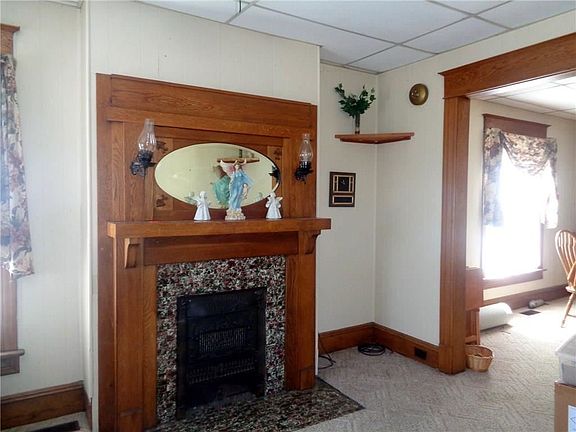 4th image of 144 1/2 Thacher St