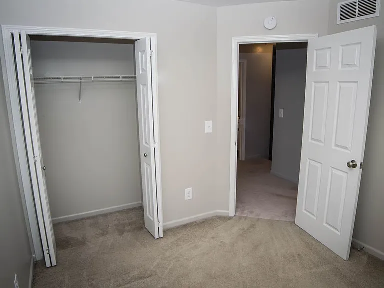 484 Waverly Cmns — Photo 5