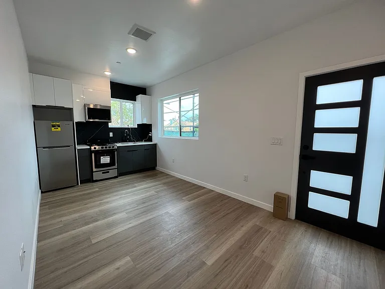 5526 Blackwelder St — Photo 6
