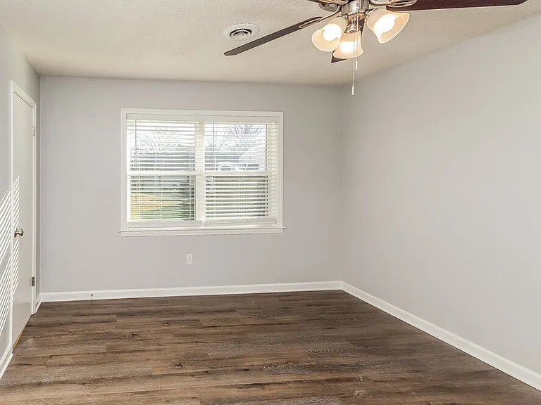 5691 Briarwood Dr — Photo 7