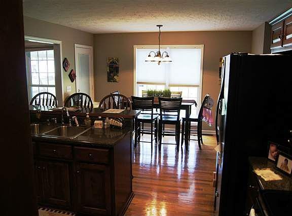 5th image of 707 Chasefield Ave