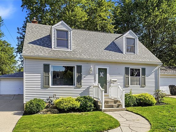 2nd image of 16 Woodcrest Ct