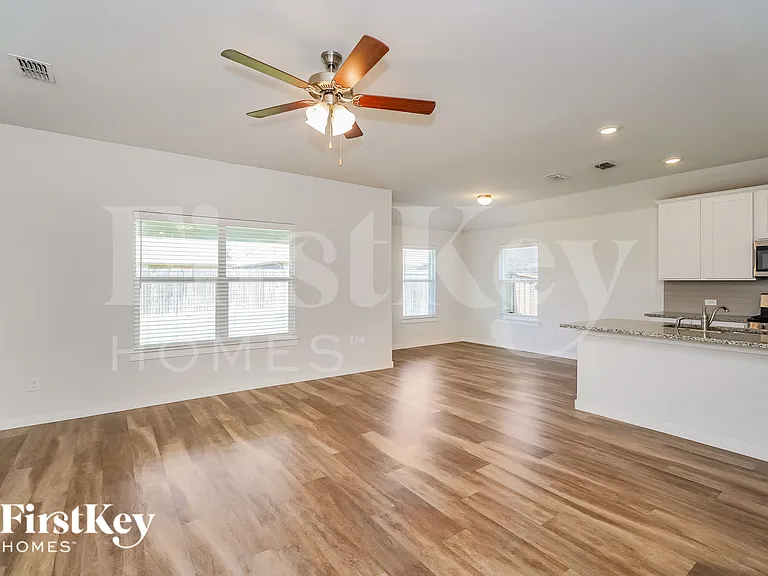 9005 Dameron Dr — Photo 6