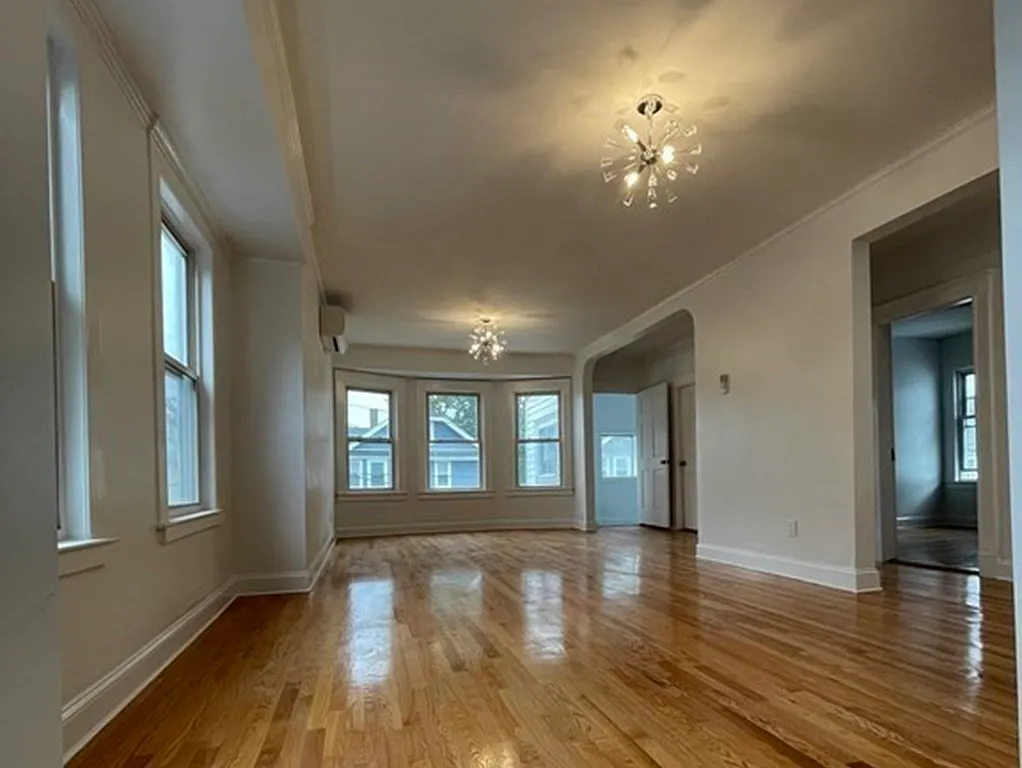 3 bed, 1350 sqft, $3,495 — Photo 2