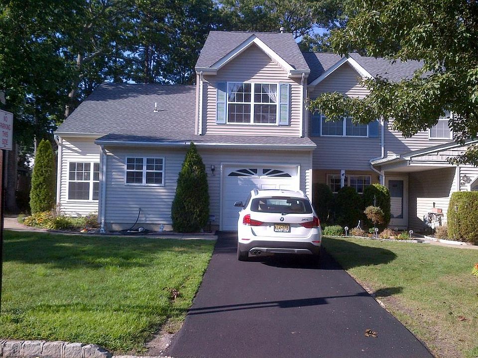 1st image of 525 Woodbine Ln
