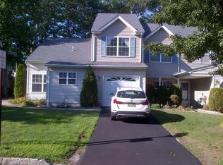 525 Woodbine Ln, Lakewood, NJ 08701