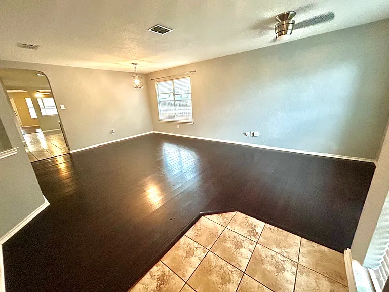 333 Diana Dr — Photo 6