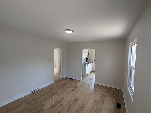 4th image of 403 W Routt Ave #403