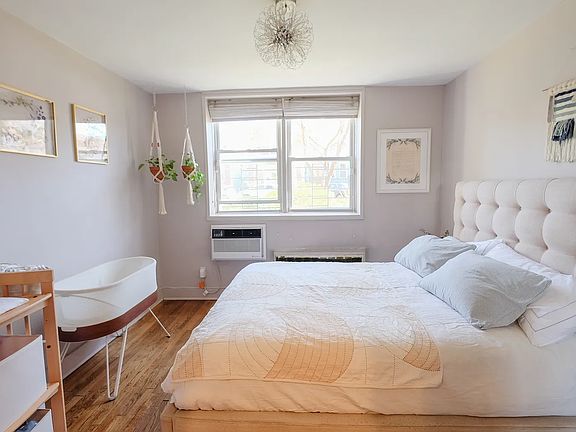 2nd image of 651 Vanderbilt St APT 1D