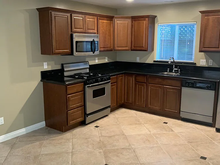 1302 Moreno Way #B — Photo 3