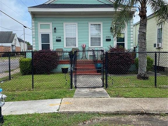 3rd image of 2200-02 Annette St
