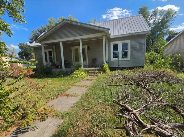 212 E James Blvd, Saint James, MO 65559