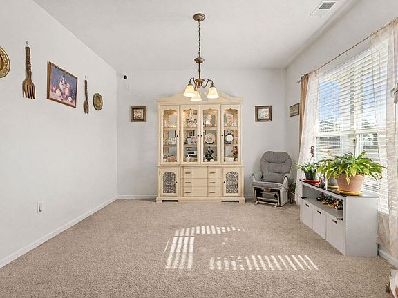 4th image of 800 Wild Leaf Loop