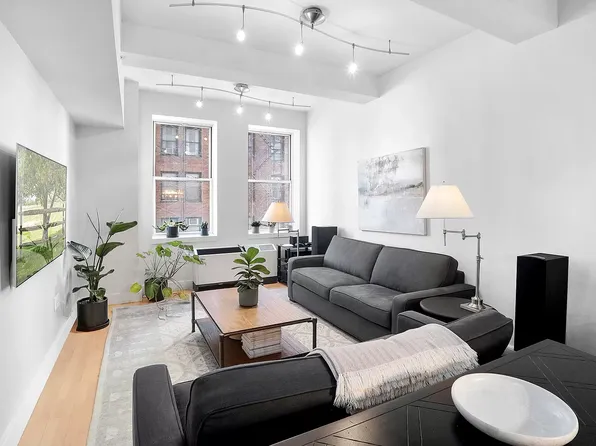 80 Chambers St APT 11B, New York, NY 10007