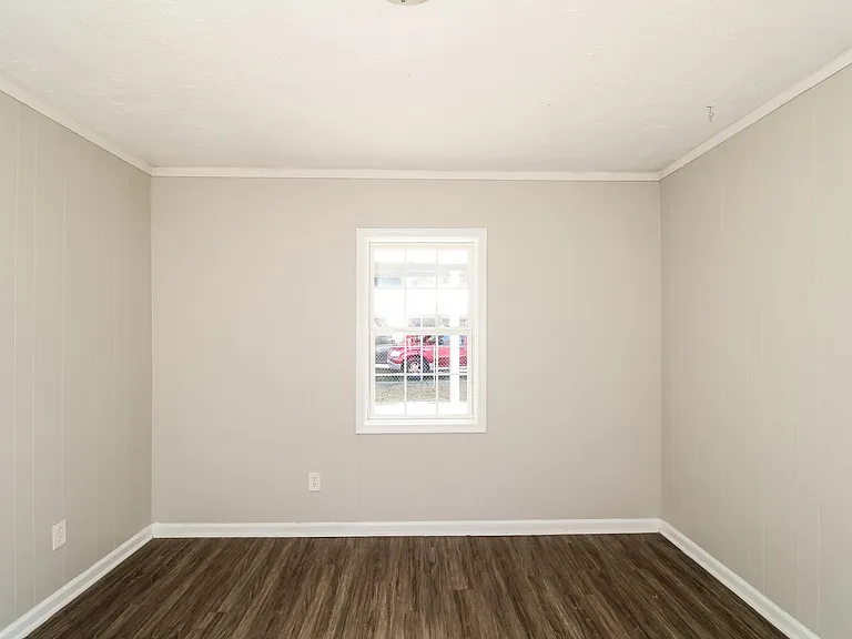 271754_026_bedroom_13456425.jpg