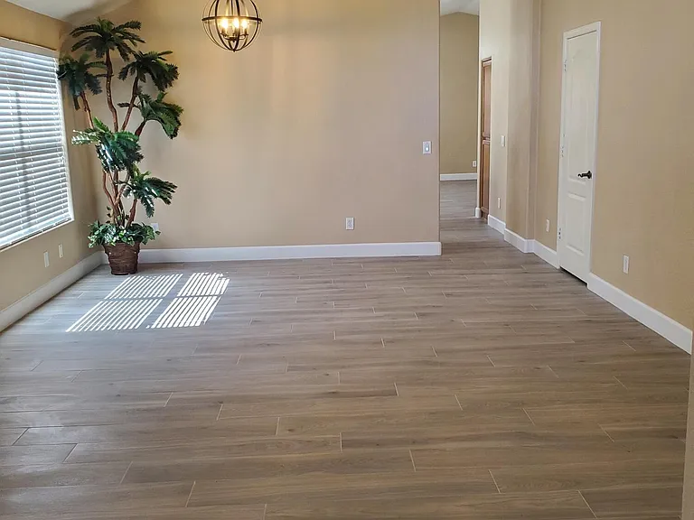 1737 E Morgan Ct — Photo 3
