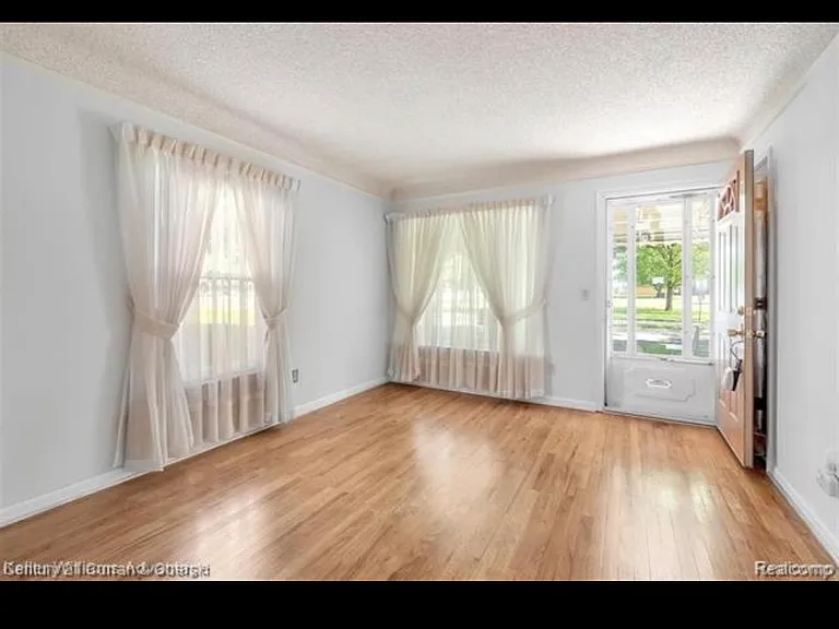 18535 Audette St — Photo 4