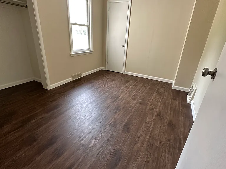 332 Harris Ln — Photo 8