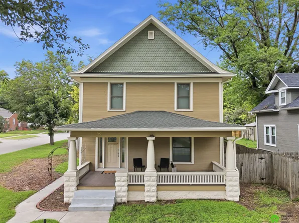 702 Sumner St, Lincoln, NE 68502