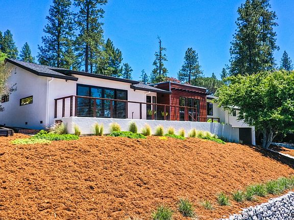 2nd image of 869 Pinecone Dr