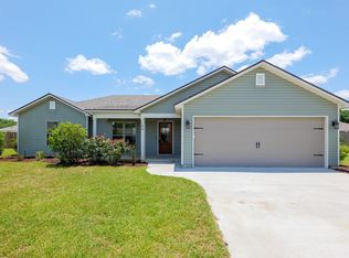 164 Cypress St, Ray City, GA 31645
