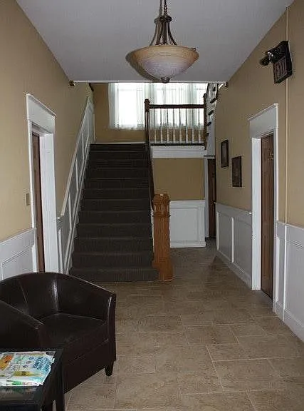 2278 Traylor Ave — Photo 7
