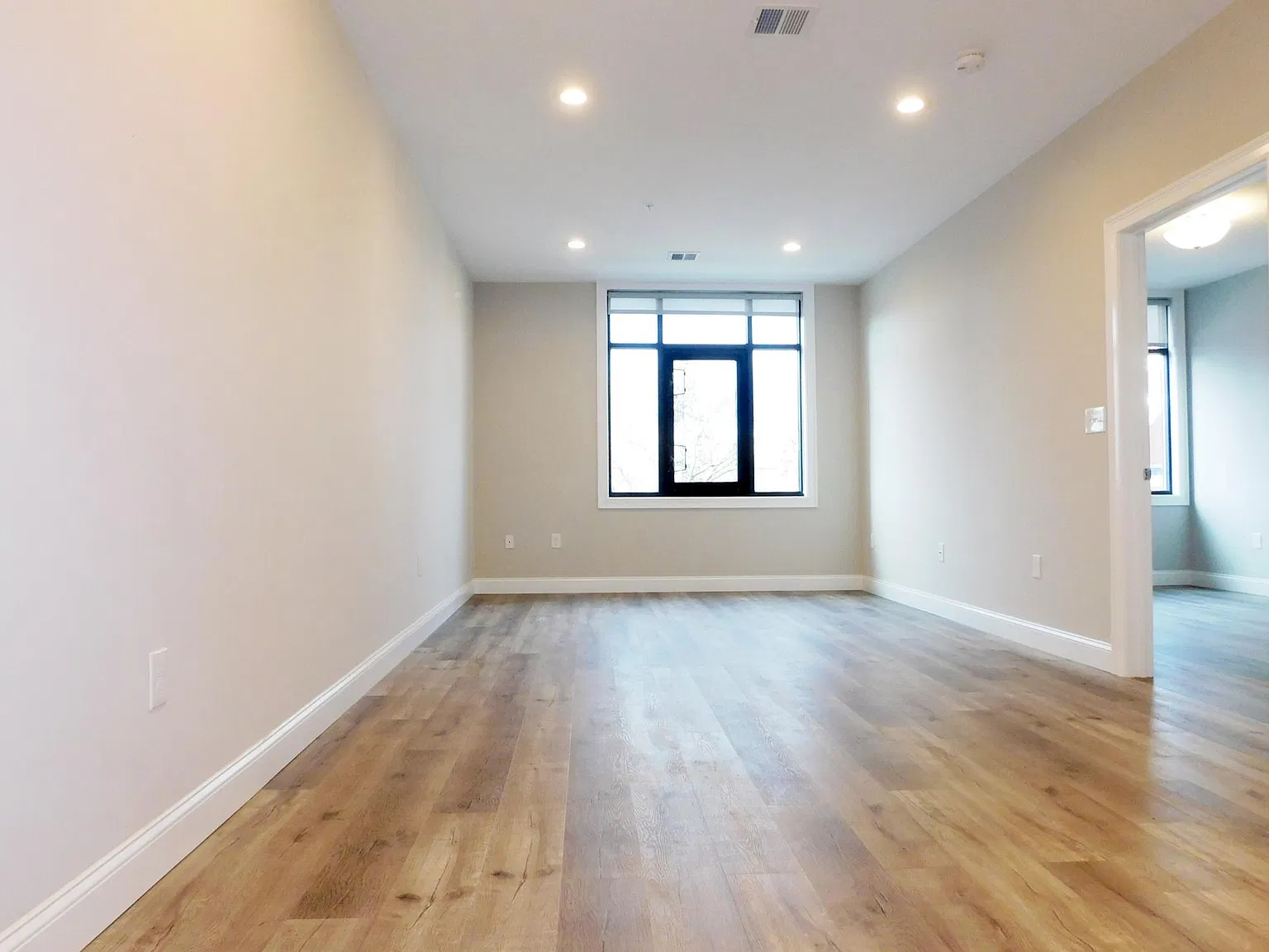 1 bed, 730 sqft, $2,450 — Photo 2