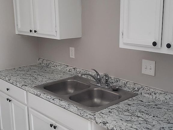 4th image of 3250-52 King Bradford Dr