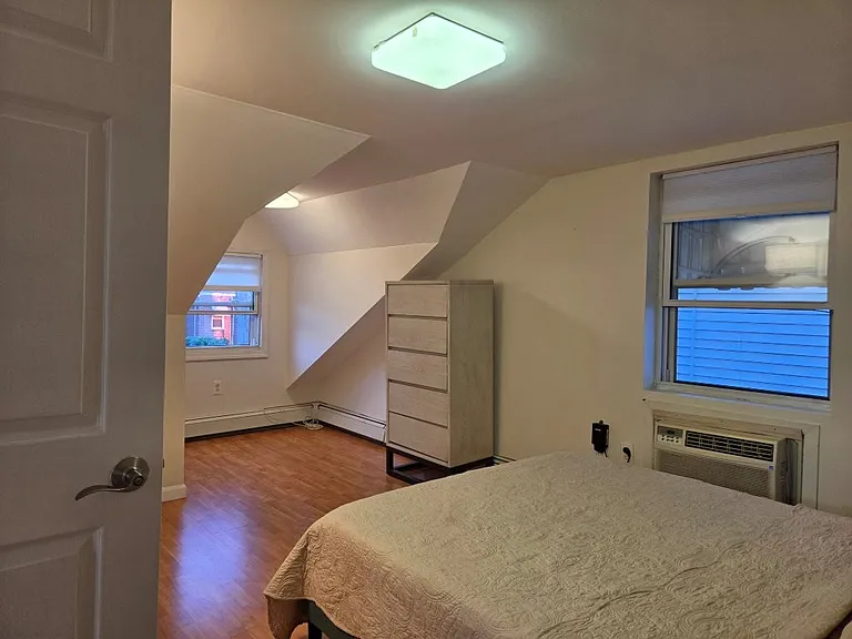 509 Saint Pauls Ave #2 — Photo 8