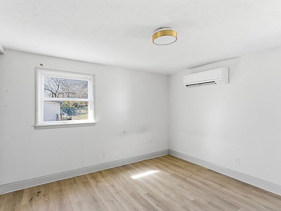 3rd image of 3227 Avondale Ave #1