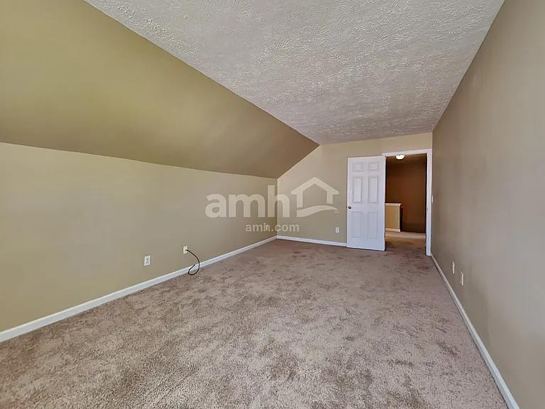 2315 Hayward Ln — Photo 17