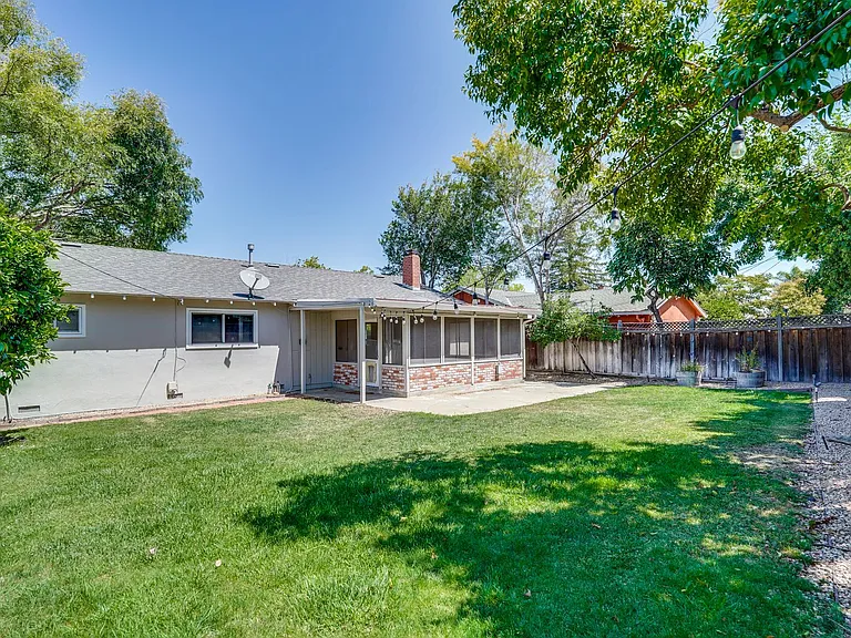 1572 Tobias Dr — Photo 28