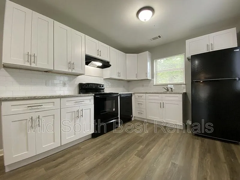 2116 Perry St — Photo 2