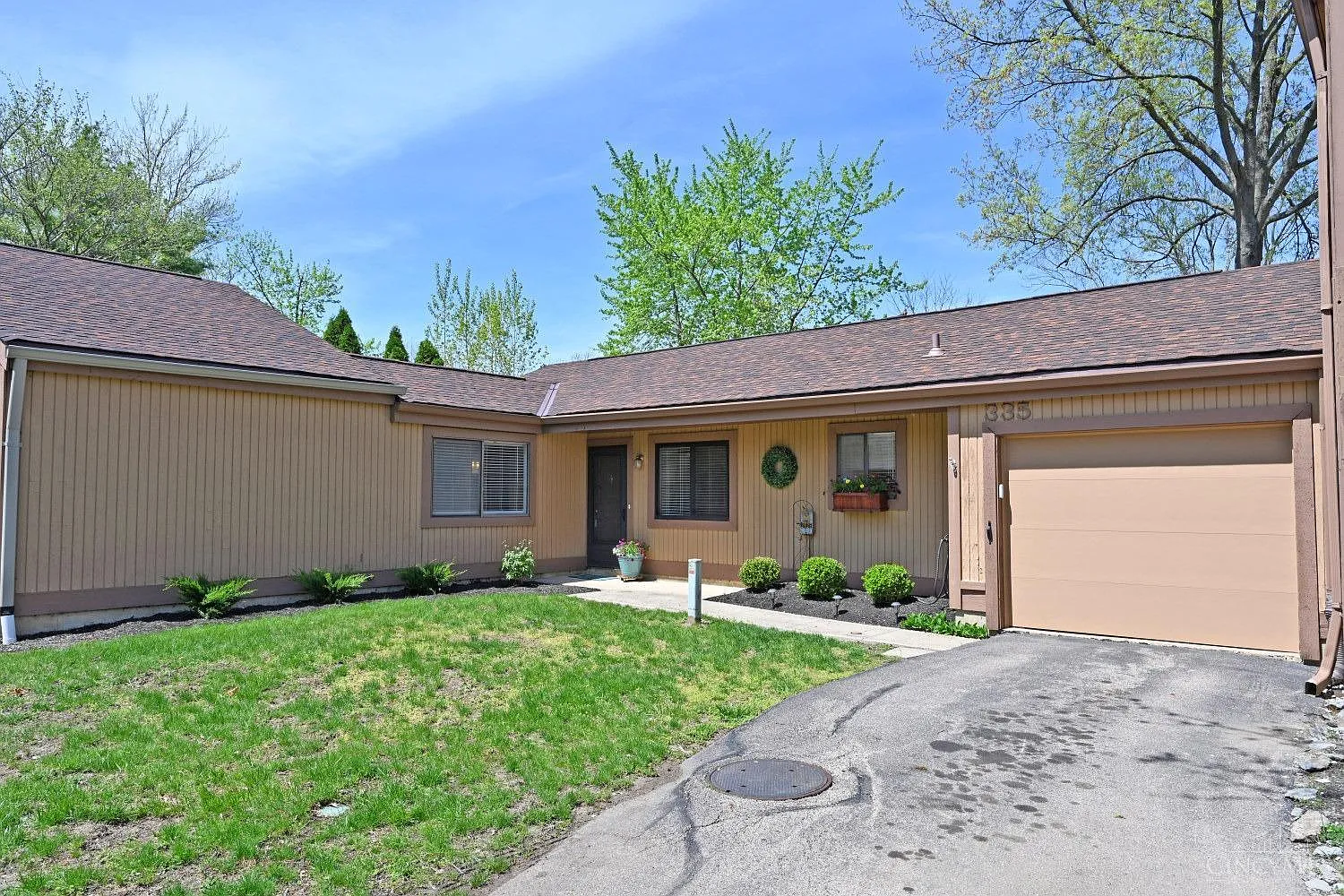 335 Walnut Ln photo 1