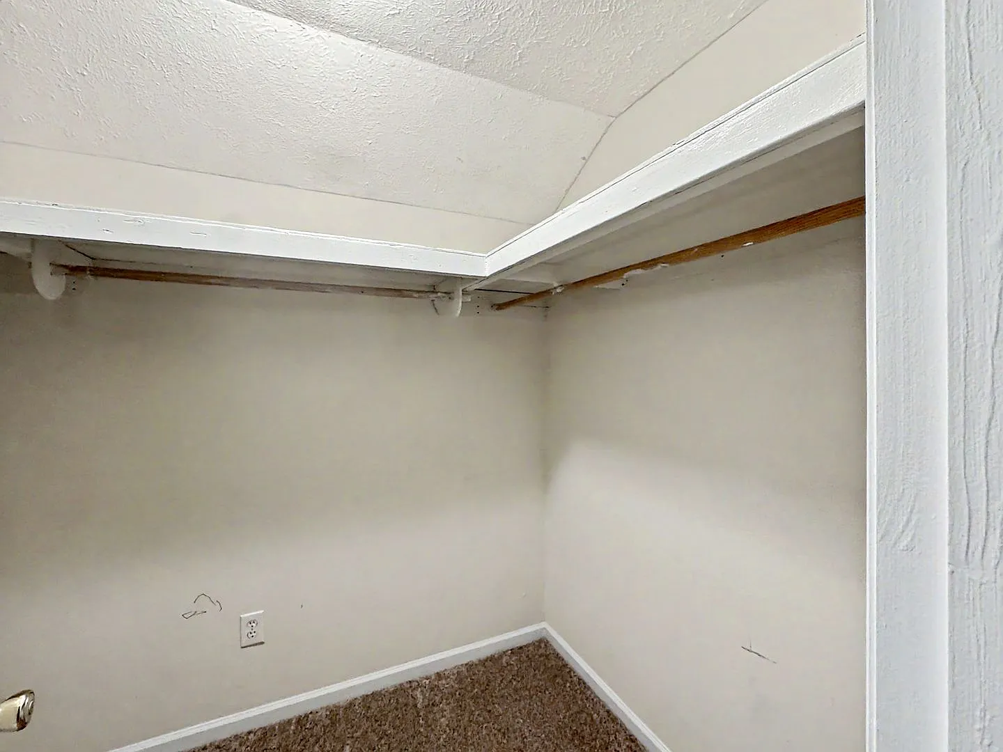 Spacious 4BR/3BA Home with Fenced Yard — Photo 1