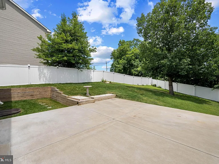 5707 Lowell St — Photo 11