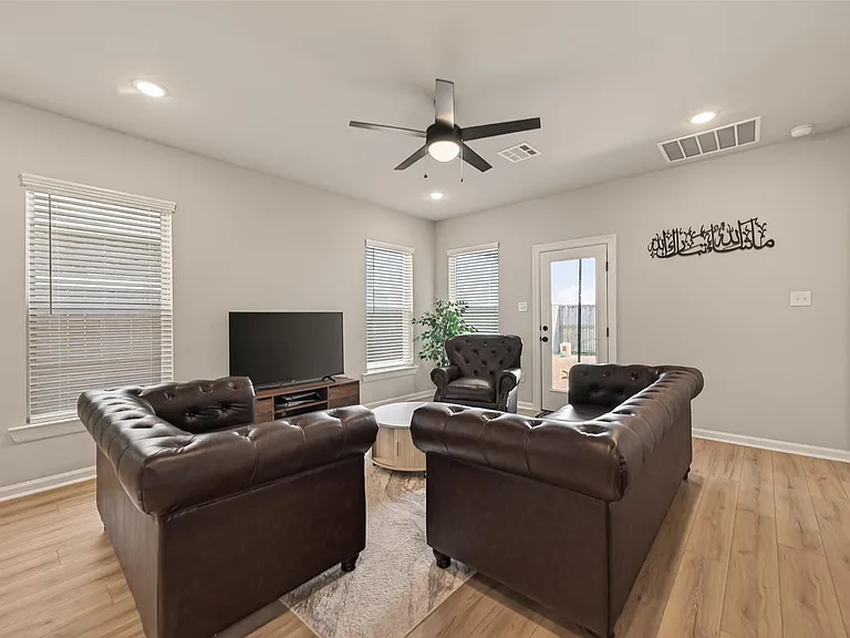 1010 Gentle Nook Dr — Photo 10