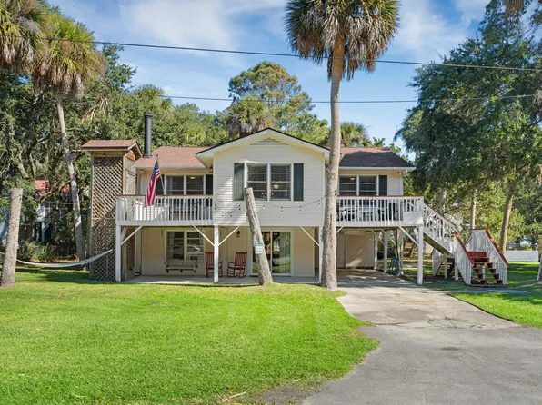 607 Portia St, Edisto Island, SC 29438