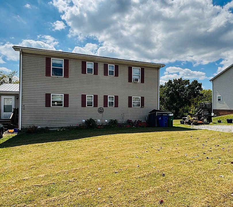 2nd image of 415 Wakeman Ct NE