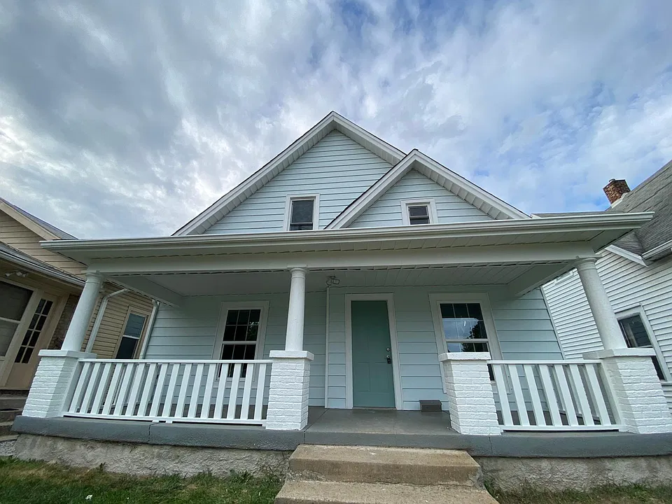 352 W 31st St